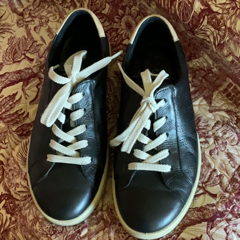 Ecco Black Sneaker